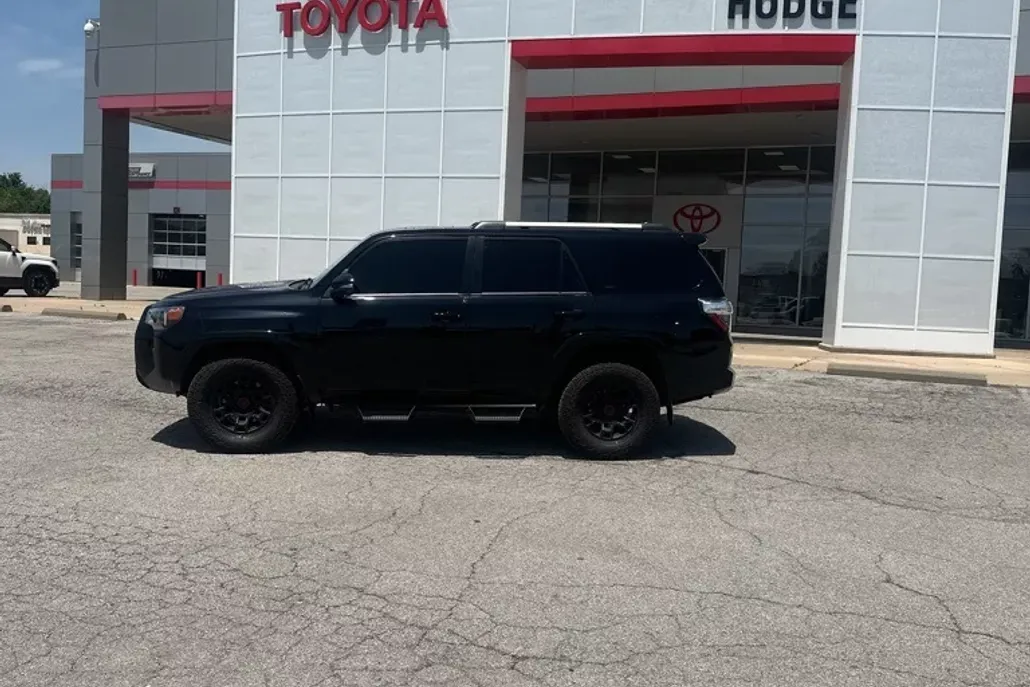 2022 Toyota 4Runner SR5 Premium photo 1