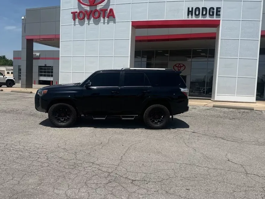 2022 Toyota 4Runner SR5 Premium photo 1