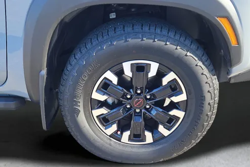 2024 Nissan Frontier PRO-4X photo 3