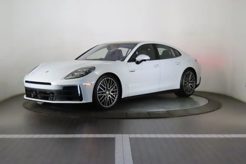 2025 Porsche Panamera 4 E-Hybrid photo 1