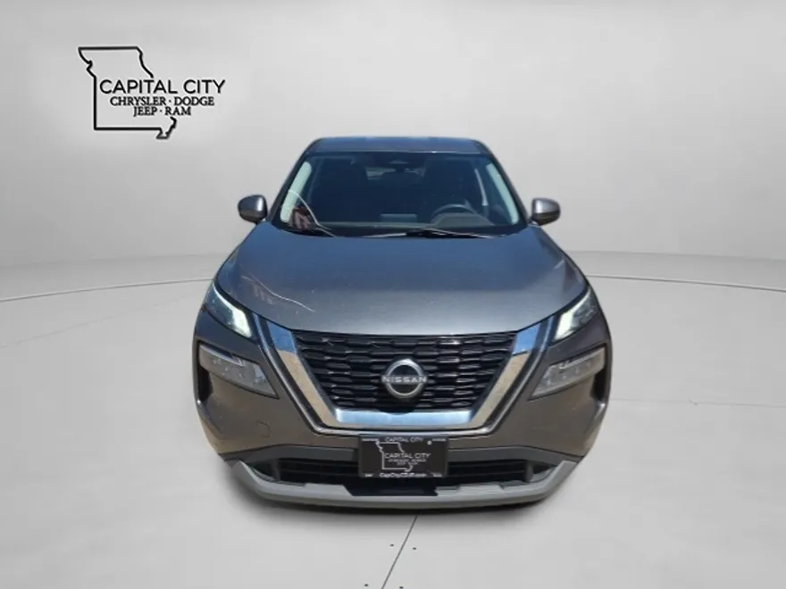 2022 Nissan Rogue SV photo 1
