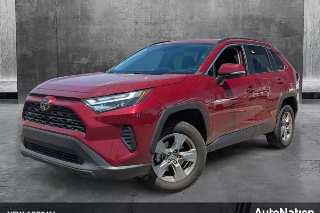 2023 Toyota RAV4 XLE photo 1