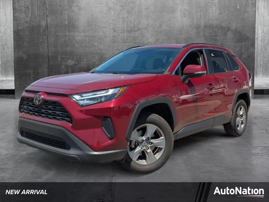 2023 Toyota RAV4 XLE photo 1