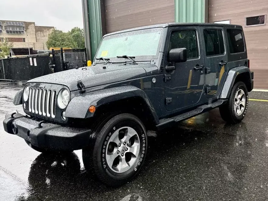 2017 Jeep Wrangler Unlimited Sahara photo 1