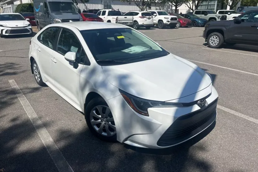 2026 Toyota Corolla LE photo 1