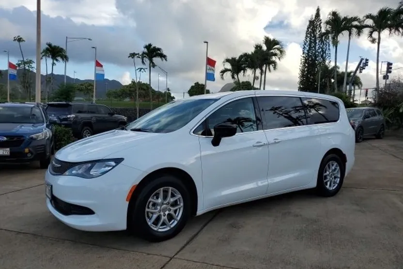2024 Chrysler Voyager LX photo 1