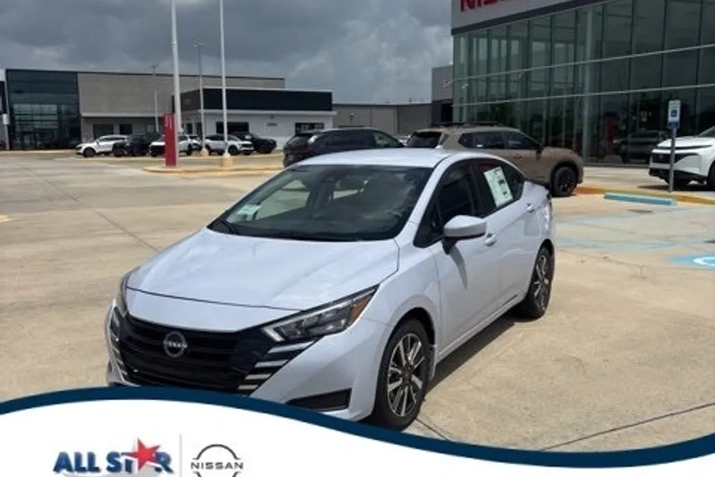 2025 Nissan Versa 1.6 SV photo 1