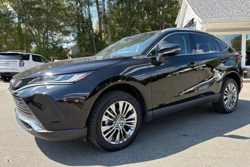 2023 Toyota Venza XLE photo 1