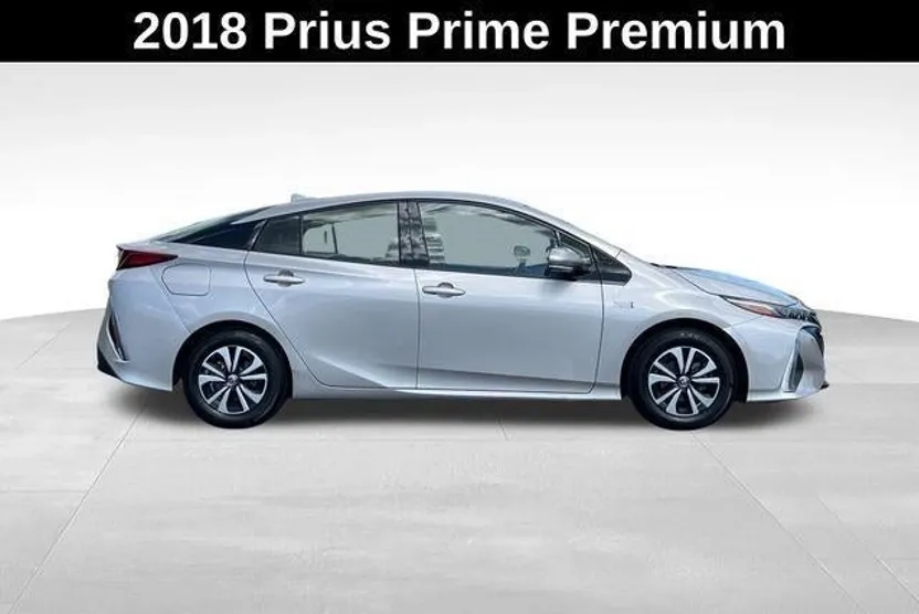 2018 Toyota Prius Prime Premium photo 1