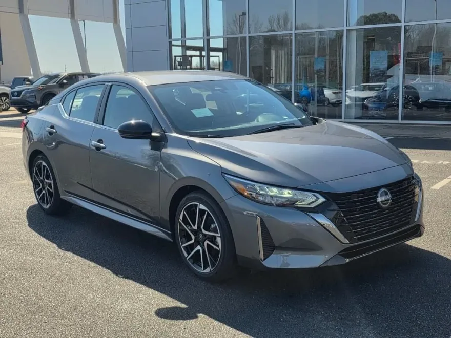 2025 Nissan Sentra SR photo 1