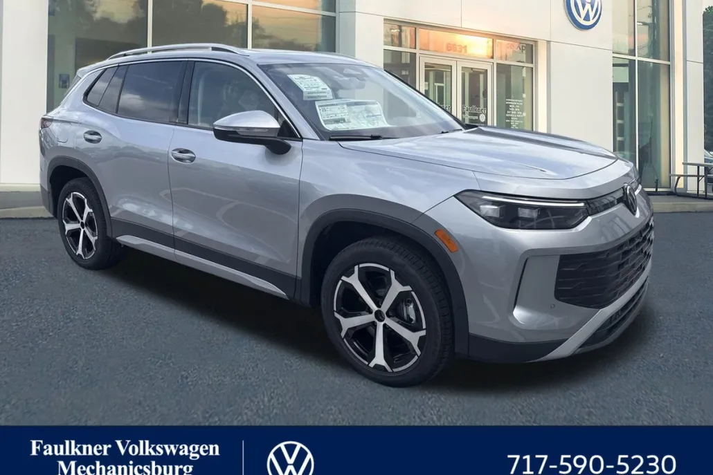 2025 Volkswagen Tiguan SE photo 1