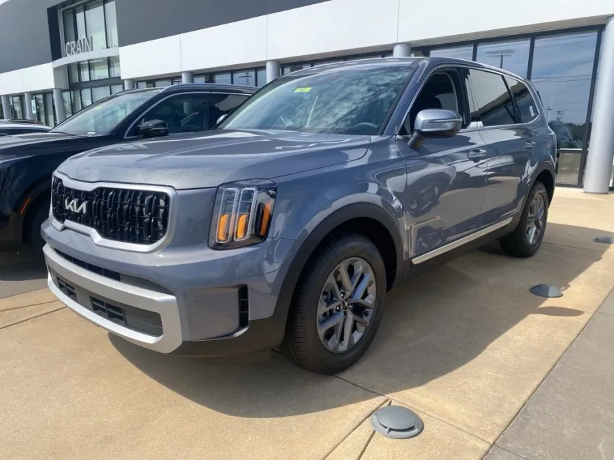 2025 Kia Telluride LX photo 1
