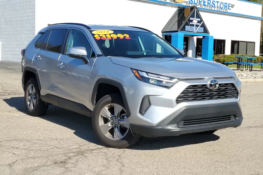 2024 Toyota RAV4 XLE photo 1