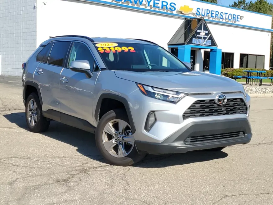 2024 Toyota RAV4 XLE photo 1
