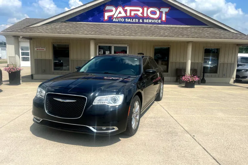 2017 Chrysler 300 Limited photo 1