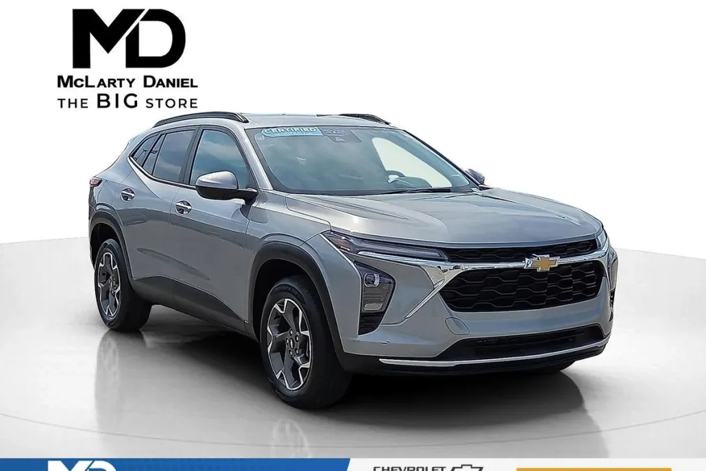 2024 Chevrolet Trax LT photo 1