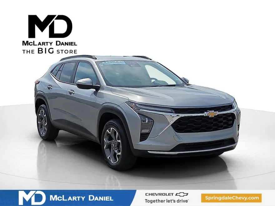 2024 Chevrolet Trax LT photo 1