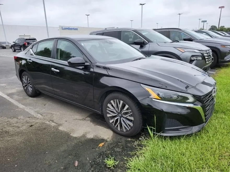 2023 Nissan Altima 2.5 SV photo 1