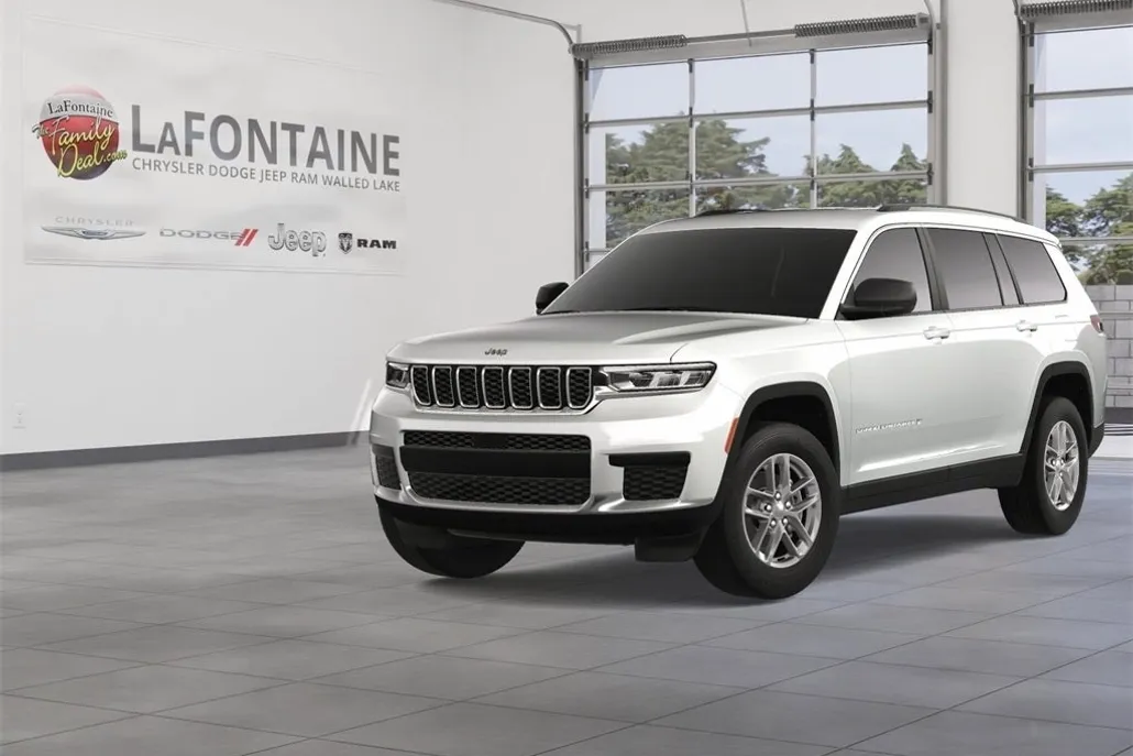 2025 Jeep Grand Cherokee Laredo photo 1