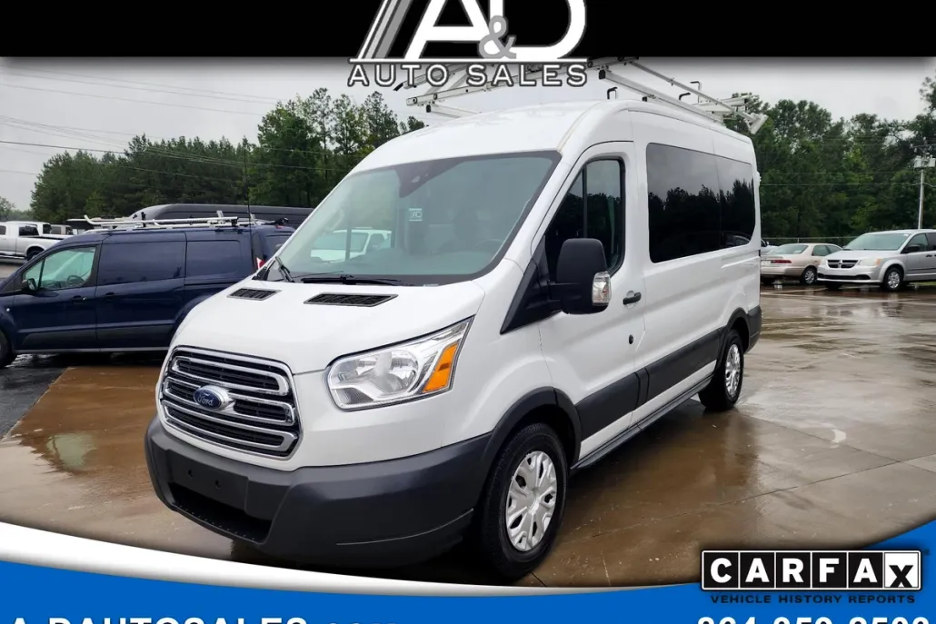 2018 Ford Transit Passenger XLT photo 1