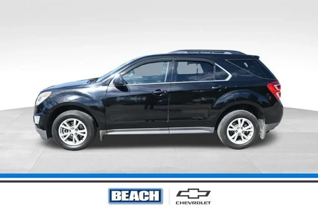 2017 Chevrolet Equinox LT photo 1