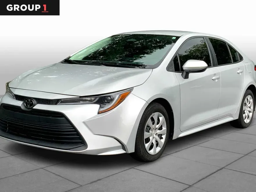 2023 Toyota Corolla LE photo 1
