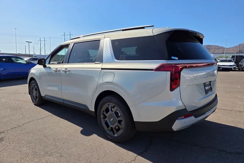 2026 Kia Carnival EX photo 1