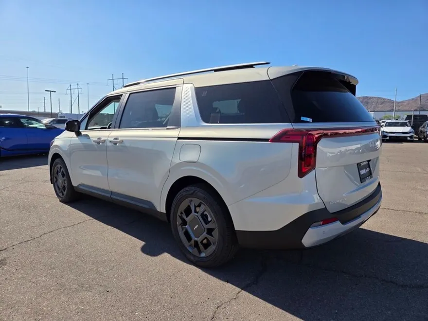 2026 Kia Carnival EX photo 1