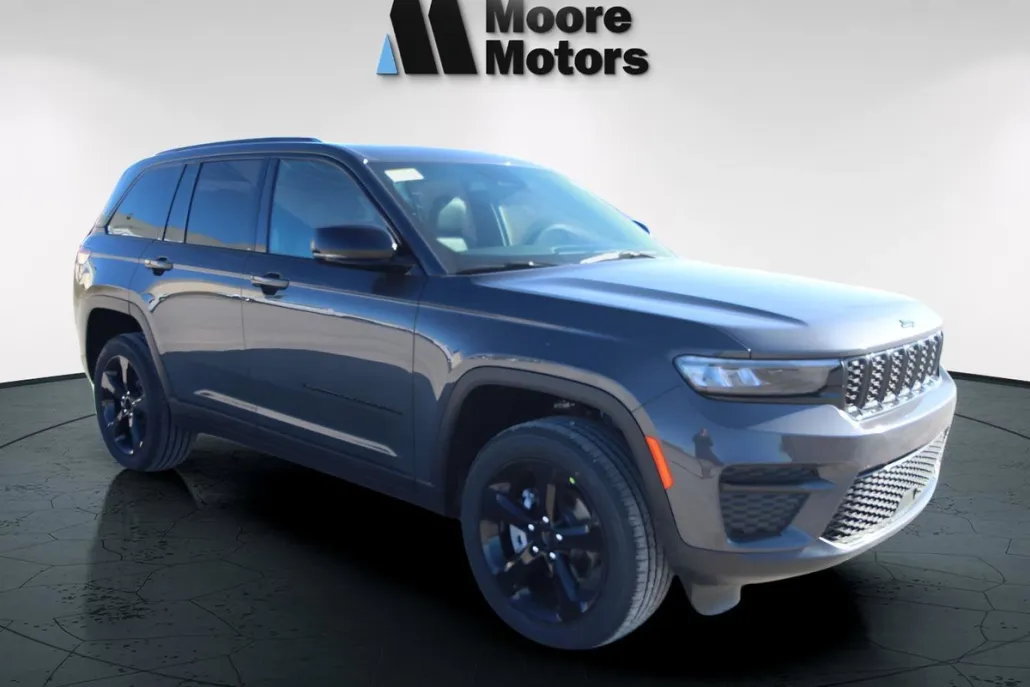 2025 Jeep Grand Cherokee Laredo photo 1
