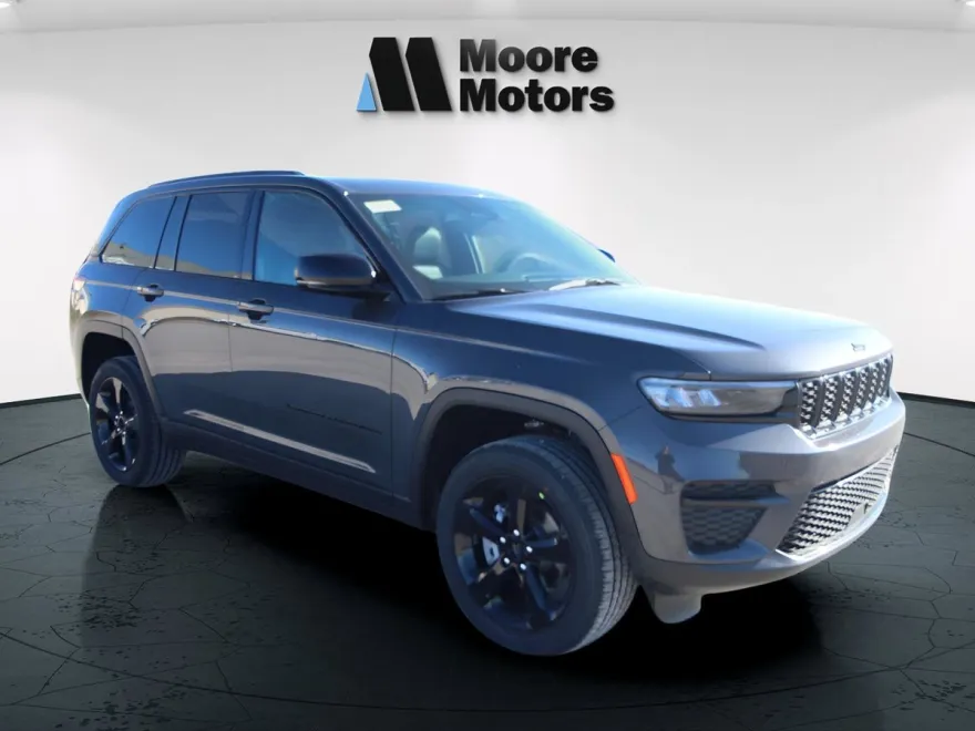 2025 Jeep Grand Cherokee Laredo photo 1