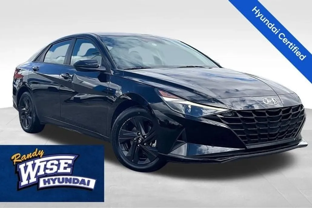 2022 Hyundai Elantra SEL photo 1