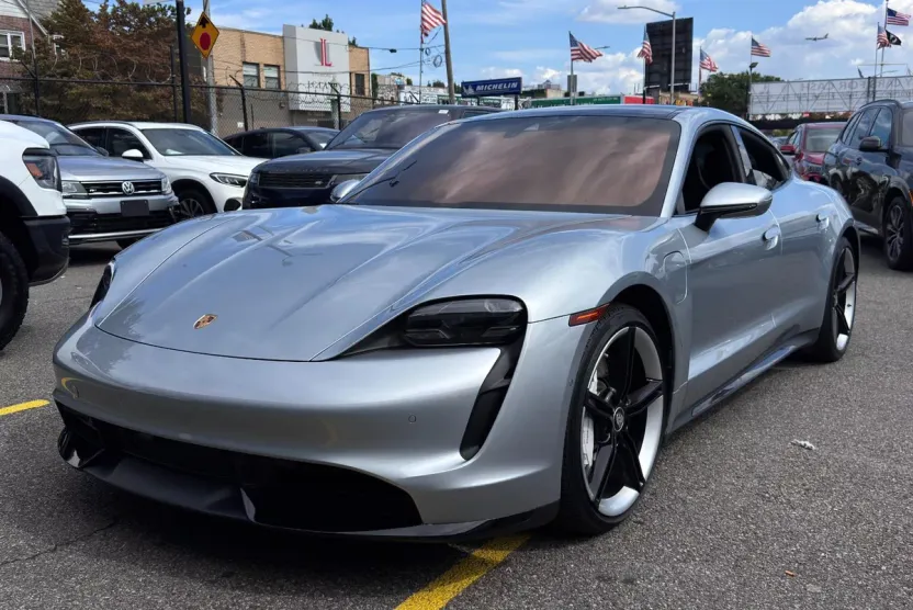 2020 Porsche Taycan Turbo S photo 1