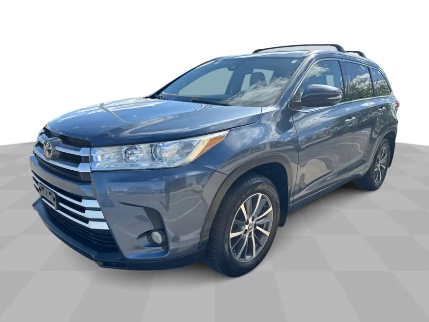 2017 Toyota Highlander SE photo 1