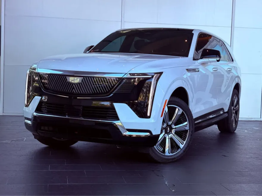 2025 Cadillac Escalade IQ Luxury photo 1