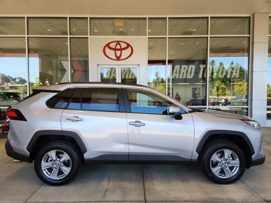 2025 Toyota RAV4 Hybrid LE photo 1