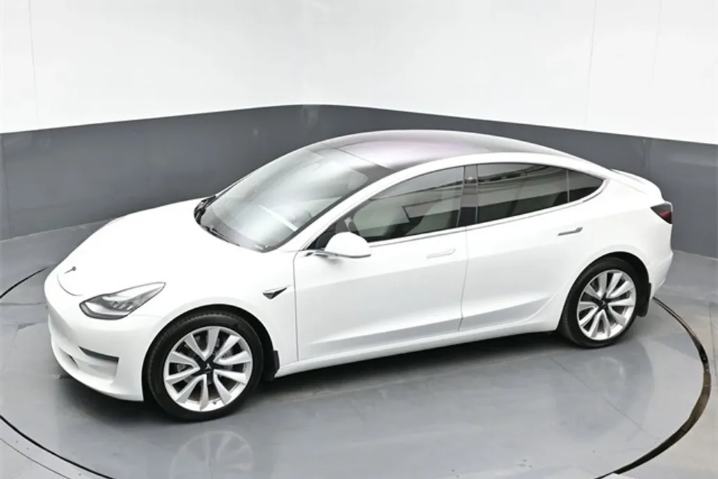 2020 Tesla Model 3 Standard Range Plus photo 1