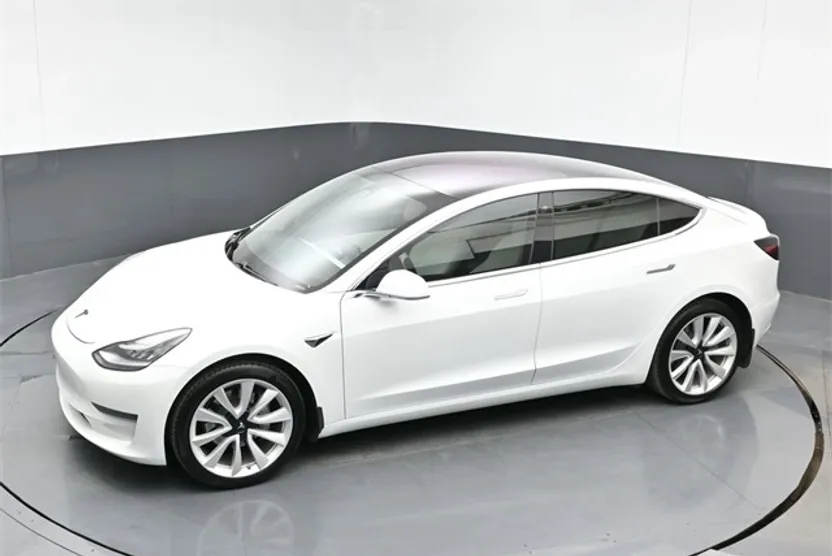 2020 Tesla Model 3 Standard Range Plus photo 1