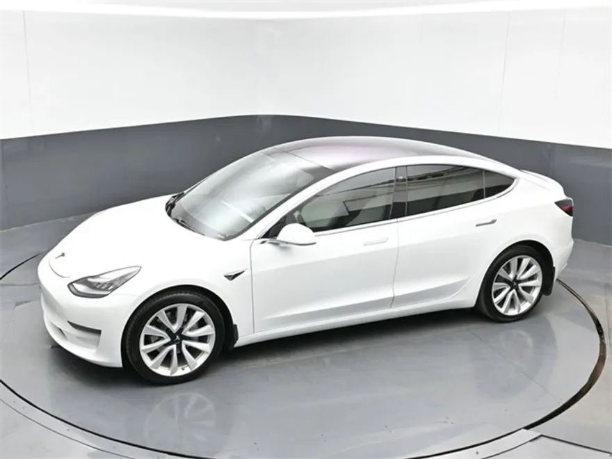 2020 Tesla Model 3 Standard Range Plus photo 1