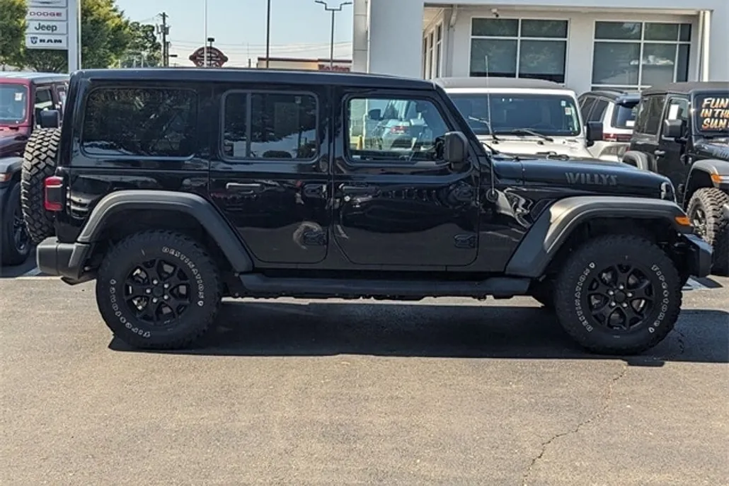 2022 Jeep Wrangler Unlimited Willys photo 1