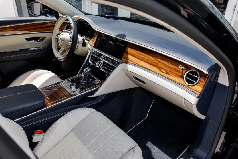 2024 Bentley Flying Spur V8 photo 1
