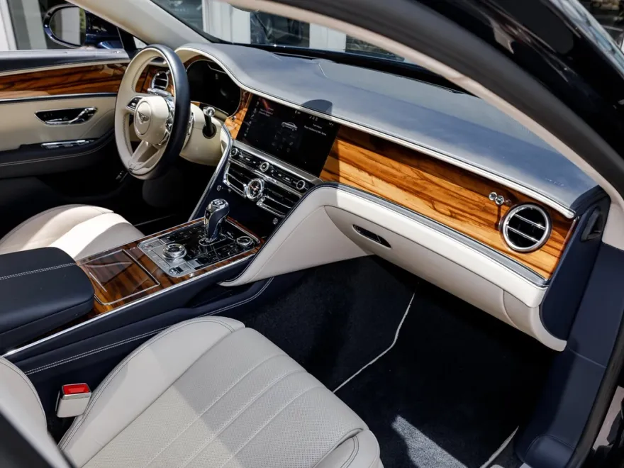 2024 Bentley Flying Spur V8 photo 1