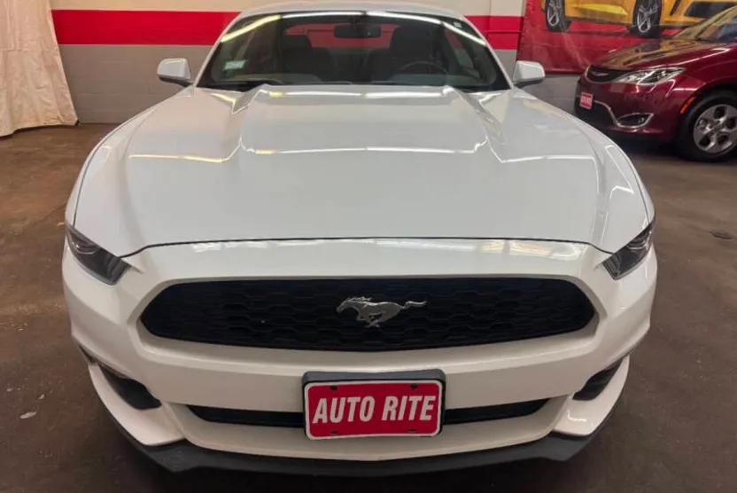 2017 Ford Mustang V6 photo 1