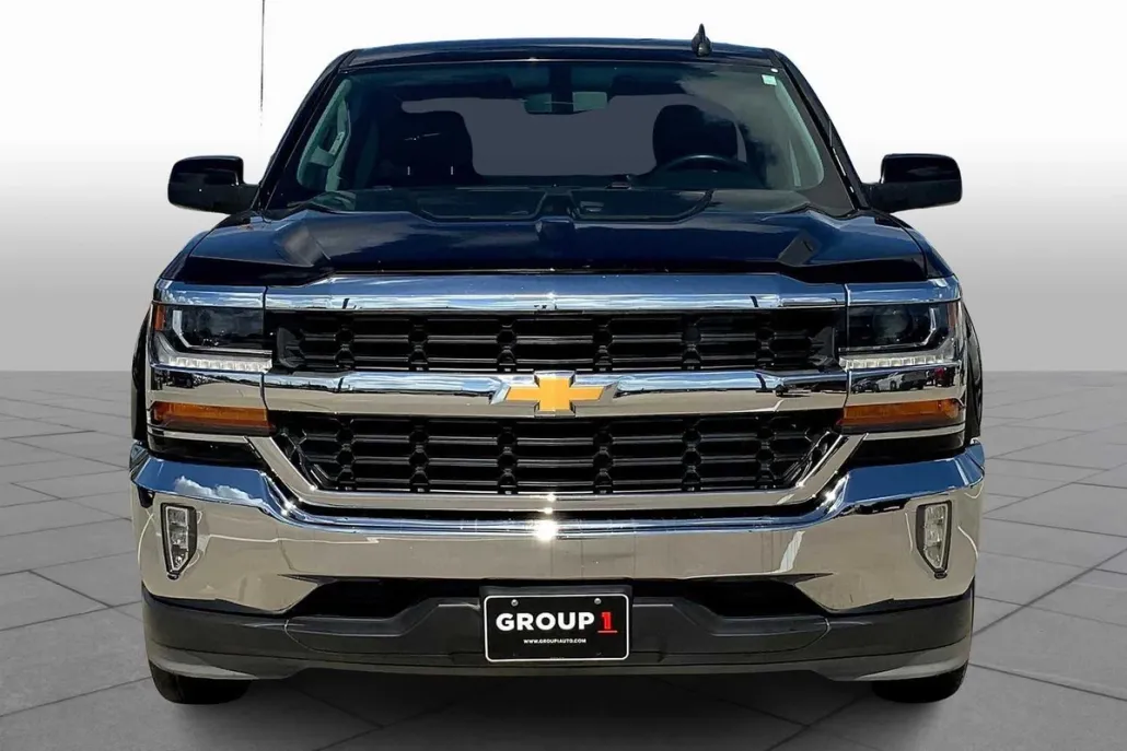 2017 Chevrolet Silverado 1500 LT photo 1