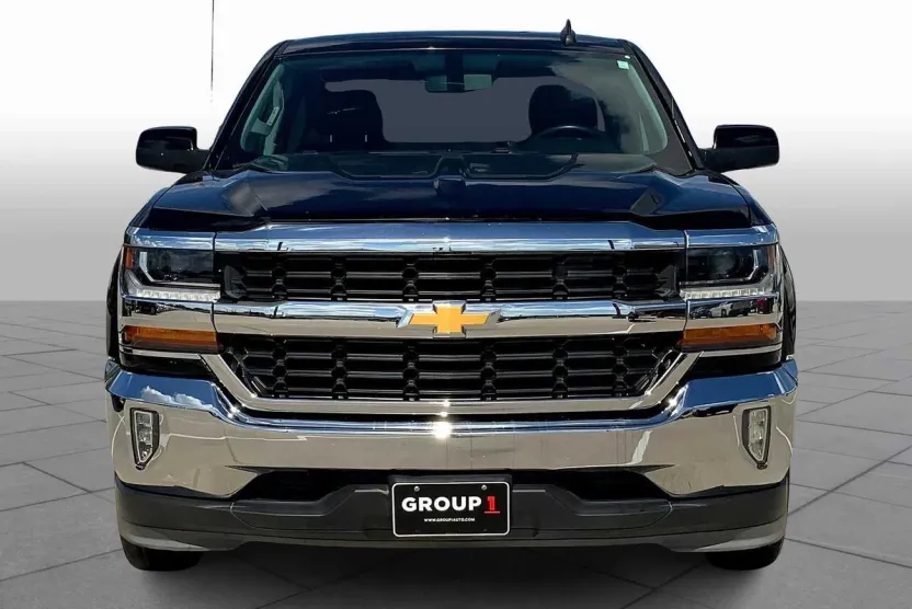2017 Chevrolet Silverado 1500 LT photo 1