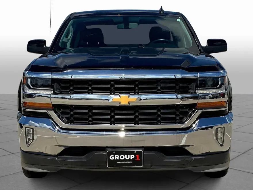 2017 Chevrolet Silverado 1500 LT photo 1