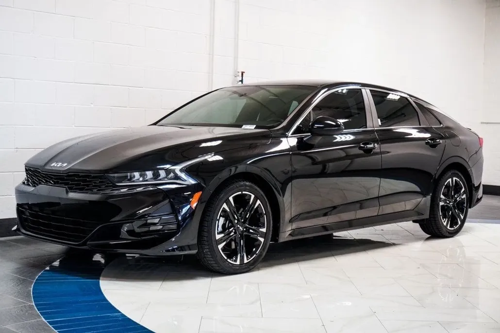 2023 Kia K5 GT-Line photo 1