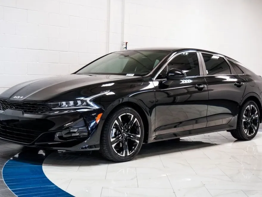 2023 Kia K5 GT-Line photo 1