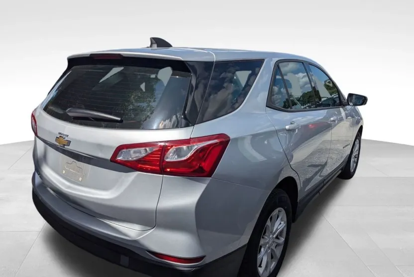 2019 Chevrolet Equinox LS photo 1