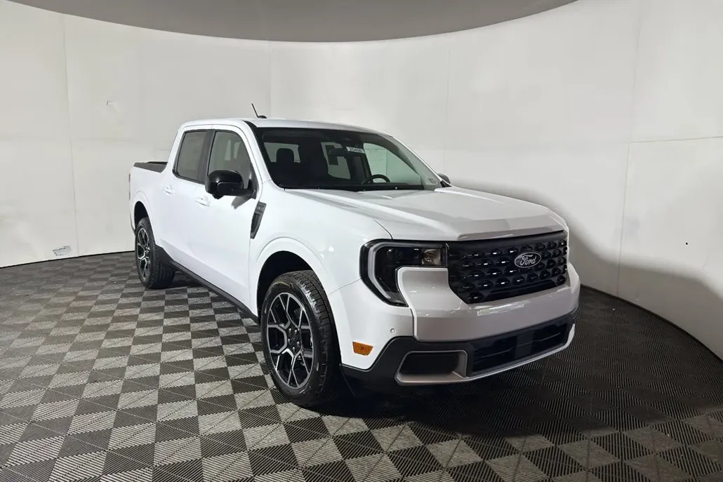 2025 Ford Maverick Lariat photo 1