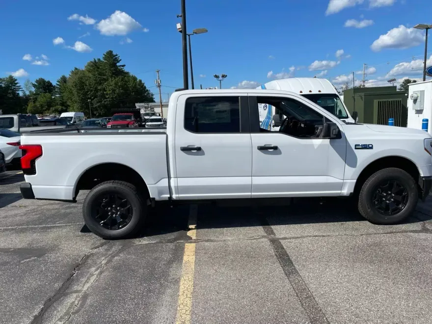 2025 Ford F-150 Lightning photo 1